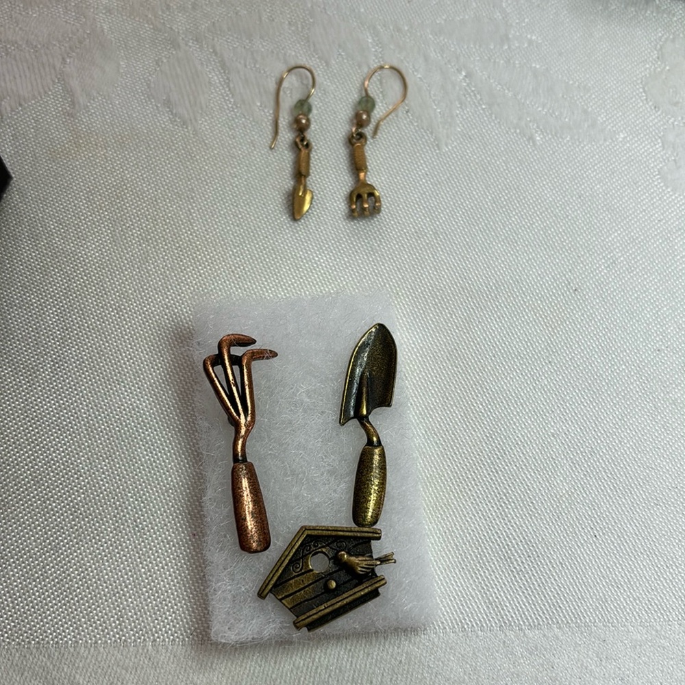 J.J.Signed Set of 3 Pins Brooches & Gold Tones Earrings in Garden Tools